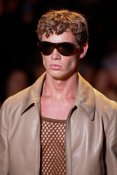 Look 16